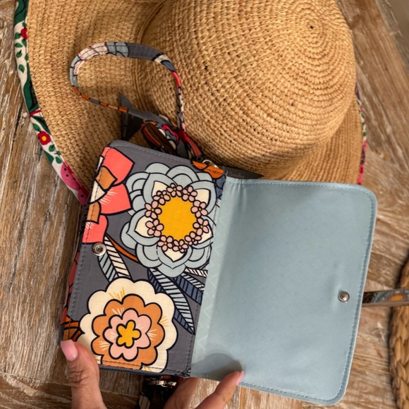 Vera Bradley Beach Bundle - Picture 3 of 10